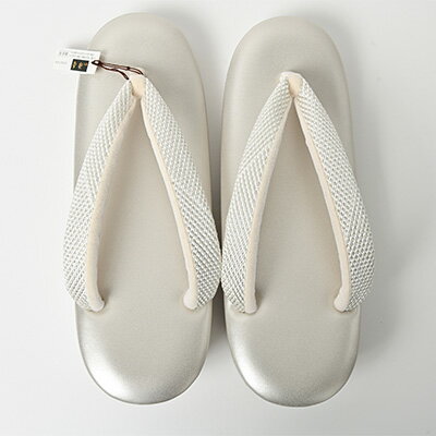 ぞうり　草履　シルバーの台　組織の花緒　三段　Mサイズ　お着物に　きもの 和装 履物 23.5センチ 疲れにくい 入学 卒業 結婚式 式典 セレモニ 篠原縫製　お届け：ご入金確認後、約1週間ほどで発送いたします。