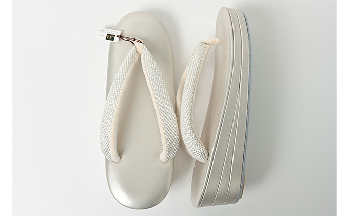 【ふるさと納税】ぞうり　草履　シルバーの台　組織の花緒　三段　Mサイズ　お着物に　きもの 和装 履物 23.5センチ 疲れにくい 入学 卒業 結婚式 式典 セレモニ 篠原縫製　お届け：ご入金確認後、約1週間ほどで発送いたします。 サムネイル3