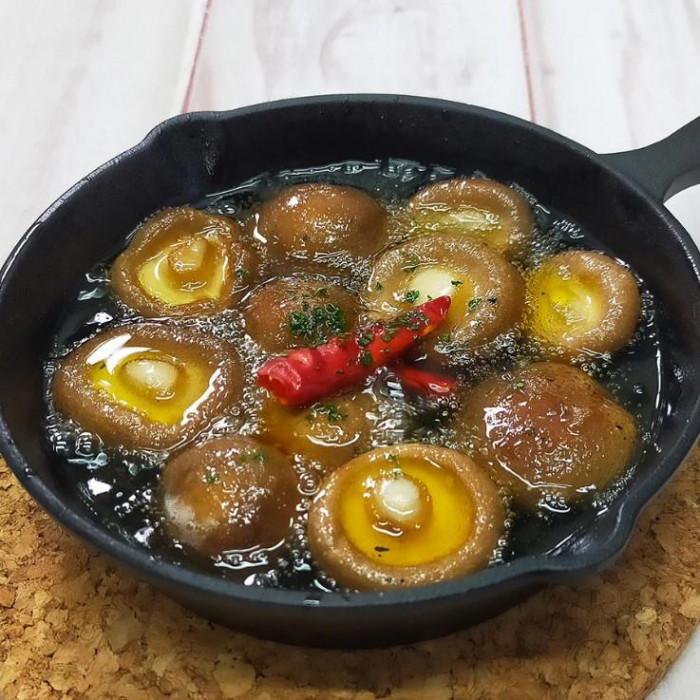 【有機】深山農園の アヒージョ専用しいたけ ?小さくても、味は豊かに? Sサイズ 900g | 相生 有機農園 小粒 きのこ アヒージョ向け 旨味豊か 人気 おすすめ 有機栽培 野菜 食材 グルメ お取り寄せ 通販 送料無料 ふるさと納税