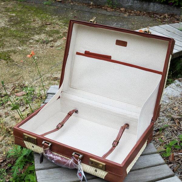 【ふるさと納税】【伝統工芸士作】　行李アタッシュケース（小）赤茶 / アタッシュケース 軽量 丈夫 防虫効果 調湿性 赤茶色 伝統工芸品 豊岡杞柳細工 柳行李 天然素材 高級 おしゃれ かごバッグ レトロ 和テイスト 手作り ハンドメイド 日本製 サムネイル2