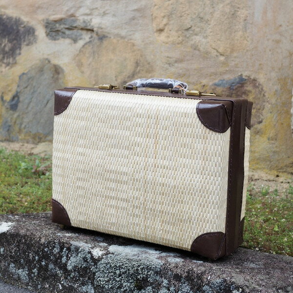 【ふるさと納税】【伝統工芸士作】　行李アタッシュケース（中）焦茶 / アタッシュケース 軽量 丈夫 防虫効果 調湿性 焦茶色 伝統工芸品 豊岡杞柳細工 柳行李 天然素材 高級 おしゃれ かごバッグ レトロ 和テイスト 手作り ハンドメイド 日本製 サムネイル2