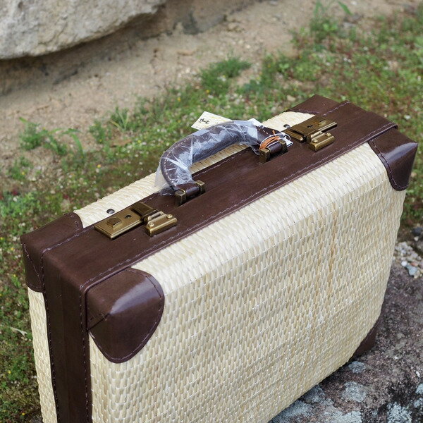 【ふるさと納税】【伝統工芸士作】　行李アタッシュケース（中）焦茶 / アタッシュケース 軽量 丈夫 防虫効果 調湿性 焦茶色 伝統工芸品 豊岡杞柳細工 柳行李 天然素材 高級 おしゃれ かごバッグ レトロ 和テイスト 手作り ハンドメイド 日本製 サムネイル3