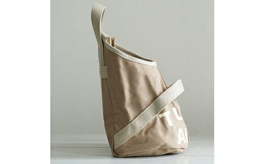 【ふるさと納税】木の庄帆布 【CLUBER BASE クラバーベース】CLUBER BASE “TURF AID“ BAGターフエイドバッグ／砂袋／目土袋（ベージュ） / 数量限定 ゴルフ デイボット修復 マナーグッズ ラウンドグッズ ゴルフ用品 日本製 高級 かばん シンプル 日本製 おしゃれ 薄茶色 サムネイル3