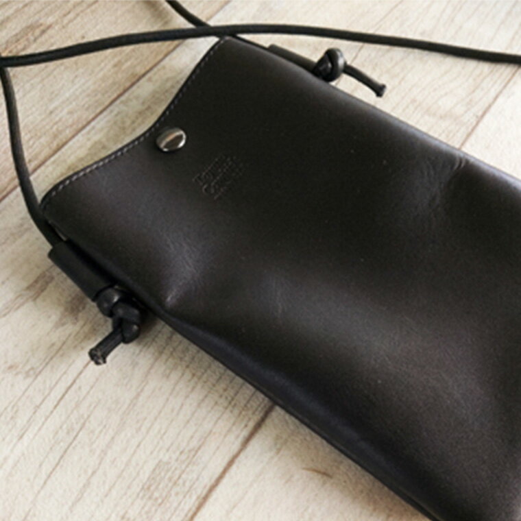 Tajima Cowhide スマホポーチ / ポーチ 大きめサイズ ブラック グリーン 牛革 軽量 経年変化 但馬牛 タジマカウハイド かばん カバン バッグ 鞄