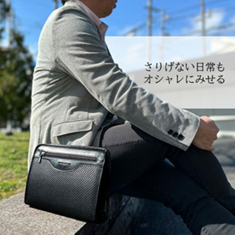 【ふるさと納税】パンチング三角ポーチ小 黒 25964-01 / 平野鞄 ポーチ セカンドバッグ カード入れ ペン差し A5サイズ収納対応 出し入れしやすい ループハンドル フォーマル シンプル デザイン 高級 豊岡製鞄 日本製 かばん カバン バッグ 鞄 サムネイル2