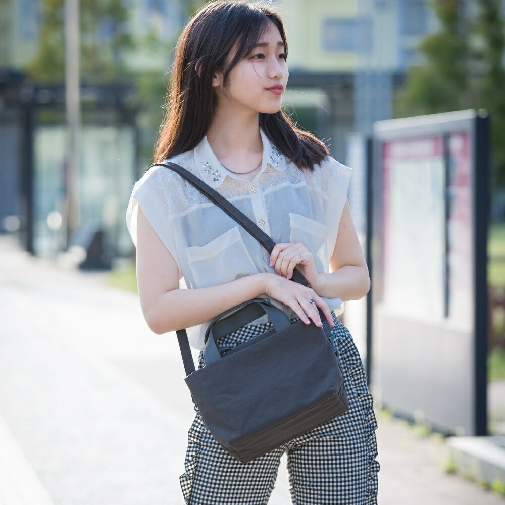 【ふるさと納税】豊岡鞄 TUTUMU Tre tote（グレー）/ レディース トートバッグ ショルダーベルト付き サムネイル2