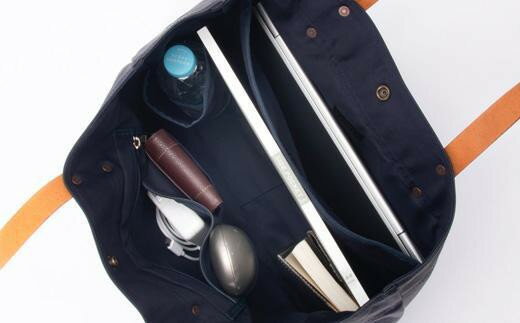 【ふるさと納税】トートバッグ 豊岡鞄 BERMAS 横型トート 60485（ネイビー） かばん バッグ トート モバイル対応 クッションポケット 牛革 バーマス サムネイル3