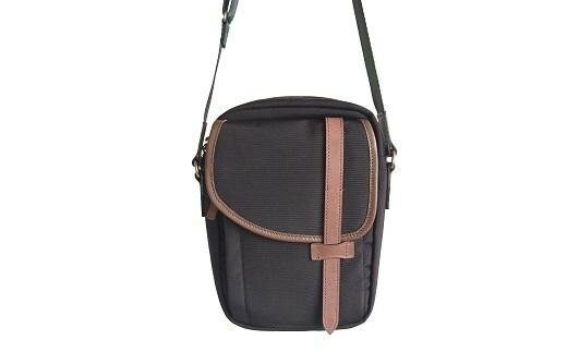 ナイロンショルダーバッグCROSSROAD 503050（ブラック） かばん バッグ ショルダー 牛革 交差 軽量