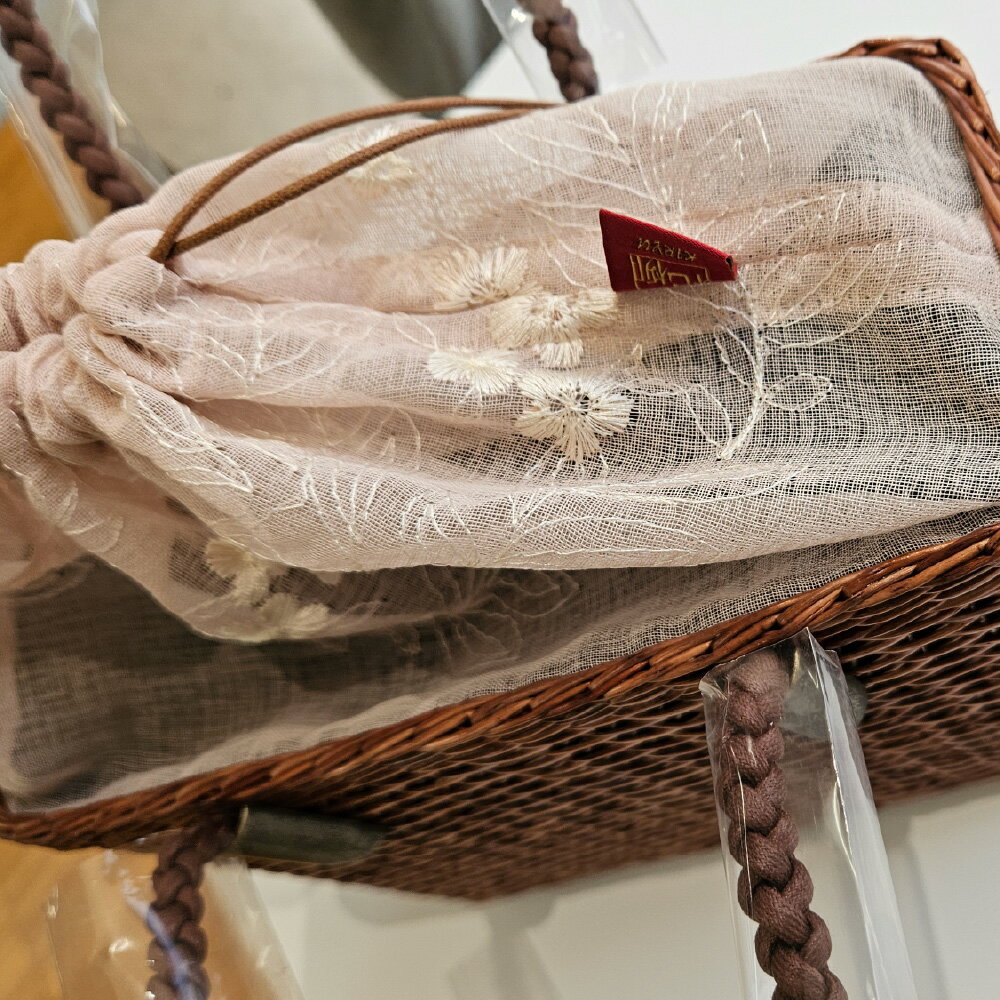 【ふるさと納税】かごバッグ 柳かご（角） / 籠バッグ 豊岡 杞柳細工 伝統工芸士作 伝統工芸品 柳染め かご バッグ カバン 自家栽培 柳 天然素材 高級 おしゃれ 和テイスト 大人 手作り ハンドメイド 日本製 レディース サムネイル3