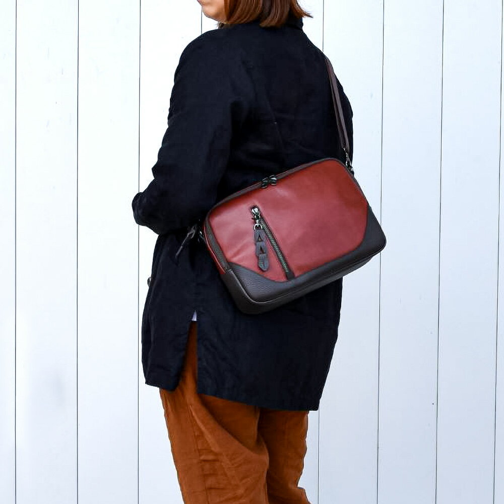 【ふるさと納税】豊岡鞄 THYMEBUCKS BLOOM 横ショルダー（アカ）/ タイムバックス ブルーム 本革 ショルダーバッグ ボディバッグ メンズ レディース カバン サムネイル2