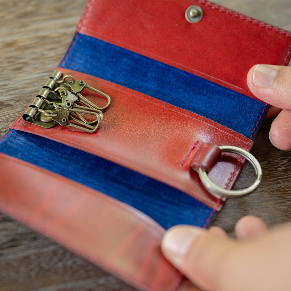 【ふるさと納税】〈本革・選べるカラー〉ベルギーレザーキーケース (無料名入れ 刻印) │兵庫県 丹波篠山市 スマートキー対応 レザー キーケース 鍵 ルガトショルダー ギフト サムネイル3