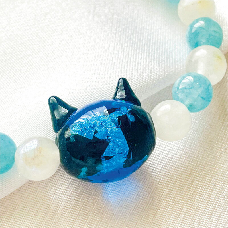 【ふるさと納税】 ブレスレット 光る猫玉とアクアマリンの天然石ブレスレット キッズサイズ 宝石 ジュエリー アクセサリー 記念日 プレゼント 子ども こども 誕生日 クリスマス バレンタイン ホワイトデー 人気 おすすめ ふるさと納税 ジュエリー春日 奈良県 奈良市 なら サムネイル2