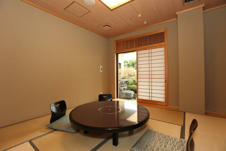 【ふるさと納税】福寿館　本館　お食事券(1名様～2名様)　(鉄板焼き・すき焼き・しゃぶしゃぶコースからお選びください) ※コースの種類により対象人数が異なります。ご注意ください。≪お肉 牛肉 黒毛和牛 霜降り 記念日 誕生日 贈答用 贈答 プレゼント ギフト≫ - 画像3