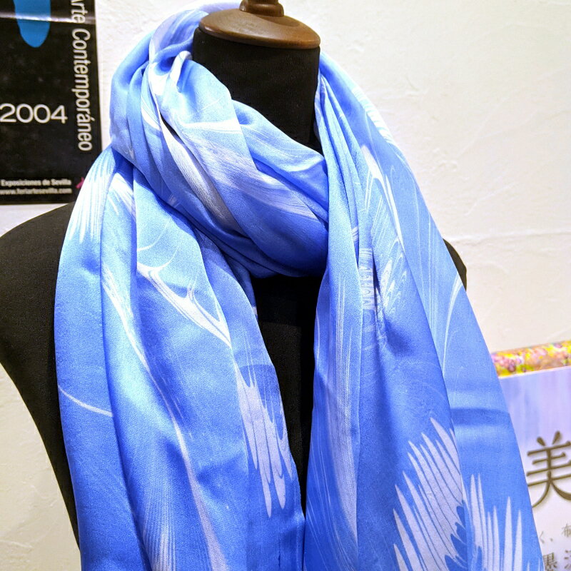 【ふるさと納税】【限定1点物】墨流し染 シルク ロングストール 青羽柄 大判 ／ 染美堂 絹 サテン織 ストール 奈良県 葛城市 サムネイル2