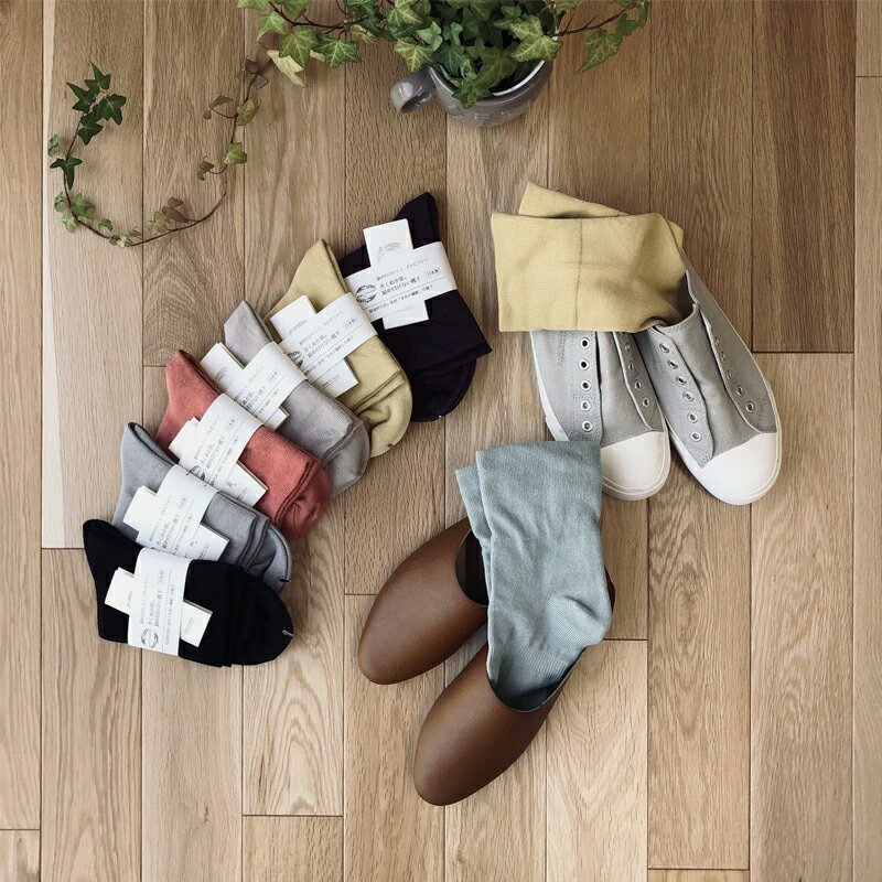 【ふるさと納税】締め付けない 靴下 (21～23cm/23～25cm) レディース ソックス 米ぬか保湿と締め付け ない 肌にやさしい 足首 ゆったり ボタニカル 保湿靴下 履き口 ゆるゆる 保湿 乾燥肌 敏感肌 むくみ 日本製 消臭 黒 春 夏 温活 新生活 ギフト プレゼント 鈴木靴下 サムネイル2