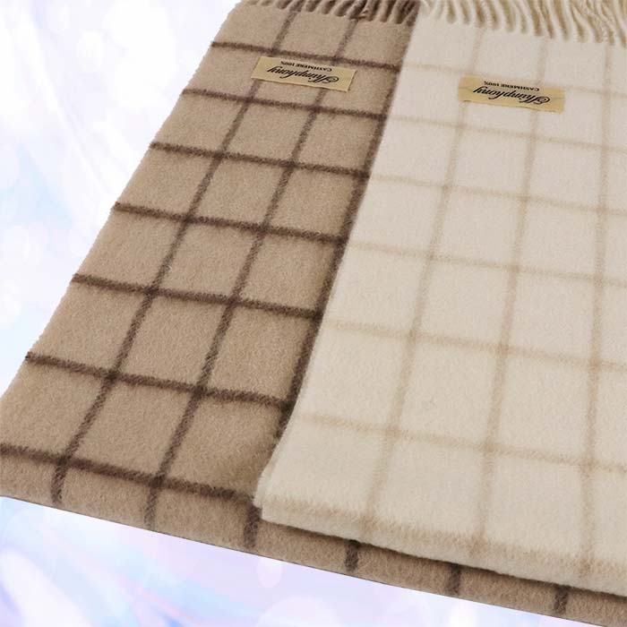 【ふるさと納税】無染色 カシミヤ マフラー チェック柄 66403 男女兼用 オフホワイト ／ まちづくり観光振興機構 防寒 レディース メンズ 通勤 通学 プレゼント ギフト 奈良県 田原本町 サムネイル2