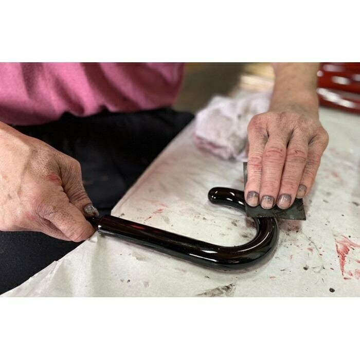 【ふるさと納税】傘　紀州漆器アンブレラ　16本骨和傘　レディース ｜ 女性　婦人　風に強い丈夫なグラスファイバー骨　カバー付き　母の日・敬老の日・誕生日・記念品など贈り物にも適したギフト箱入り ※着日指定不可 サムネイル3