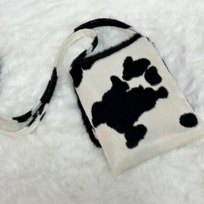 【ふるさと納税】OKADA TEXTILE MINIサコッシュ エコファーバッグ ホルスタイン柄白黒【1511930】 サムネイル2