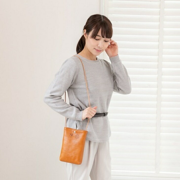 【ふるさと納税】上品な質感が魅力! 牛革ミニショルダーバッグ サムネイル2