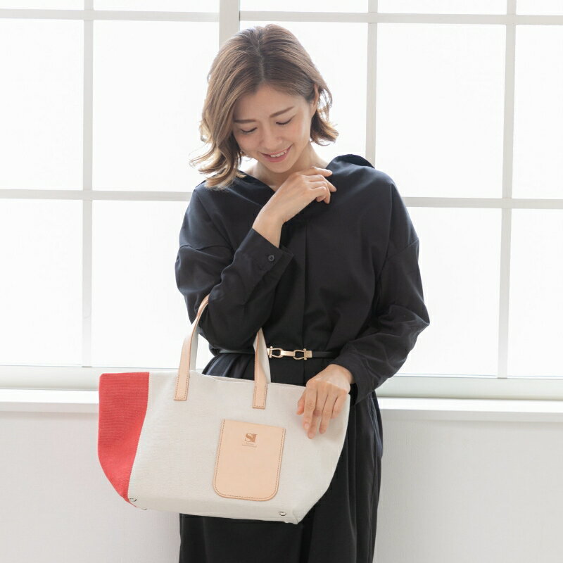 斬新なバイカラーが新鮮！　帆布ハンディートート　レッド