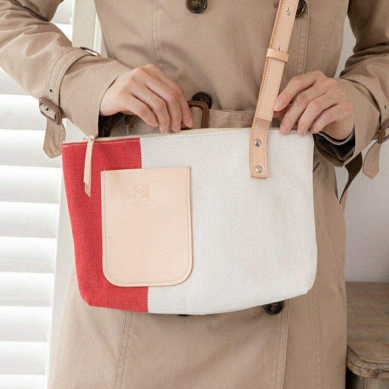 【ふるさと納税】斬新なバイカラーが新鮮！　帆布ショルダーバッグ　レッド サムネイル3