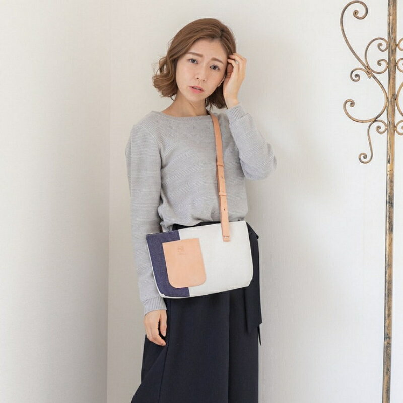 【ふるさと納税】斬新なバイカラーが新鮮！　帆布ショルダーバッグ　ブルー サムネイル2