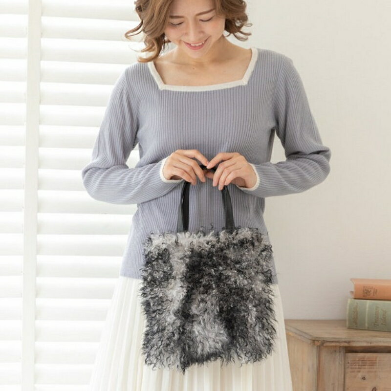 【ふるさと納税】くるくる可愛い！チベットラム手提げバッグ　グレー×ブラック サムネイル3