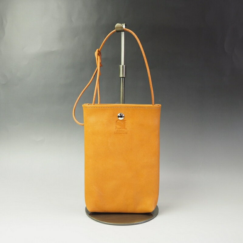 【ふるさと納税】心躍るビンテージレザーの質感! 牛ヌメ革ミニサコッシュ　ブラウン サムネイル2