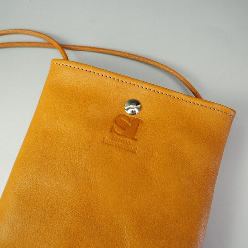 【ふるさと納税】心躍るビンテージレザーの質感! 牛ヌメ革ミニサコッシュ　ブラウン サムネイル3