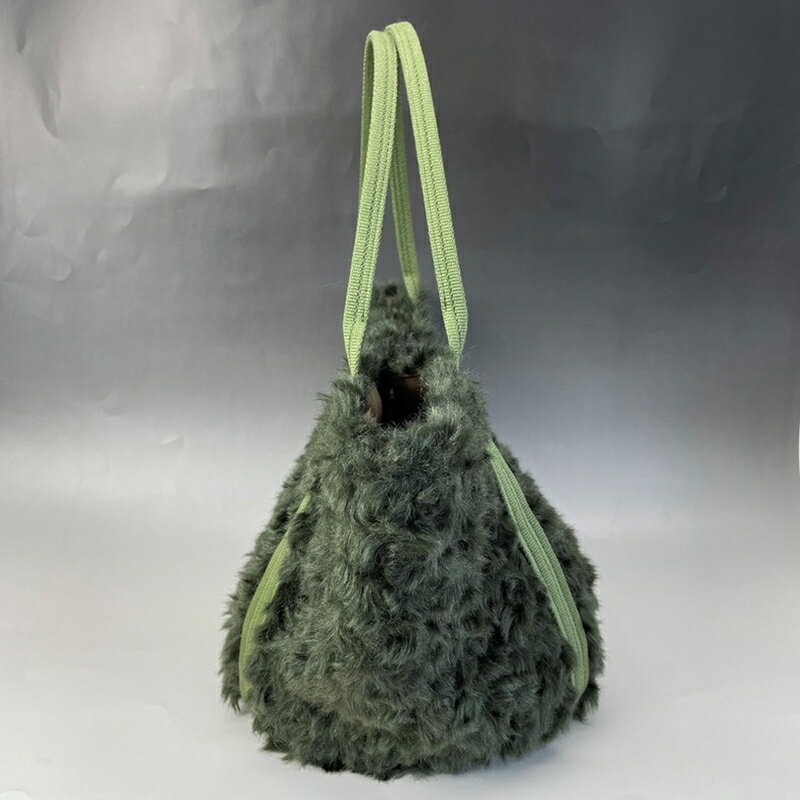 【ふるさと納税】カールした見え方がお洒落!　フェイクファートートバッグ サムネイル3