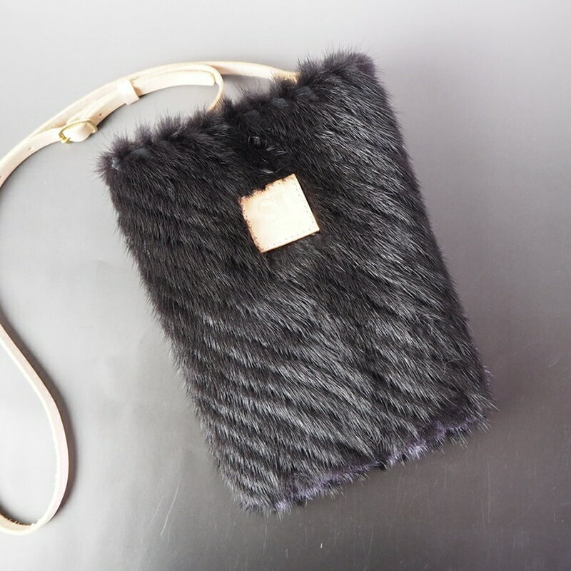 毛皮の宝石　高級ミンク 牛革ショルダー使用バッグ　BK