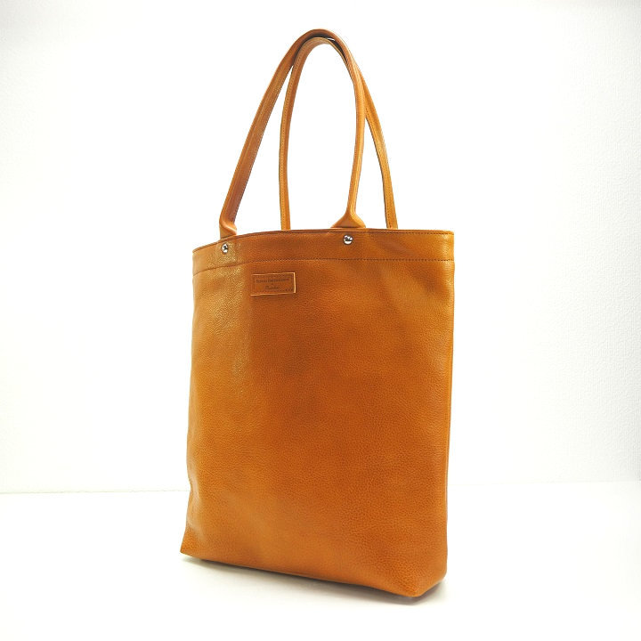 幅広いシーンで活躍! 牛革デイリートートバッグ