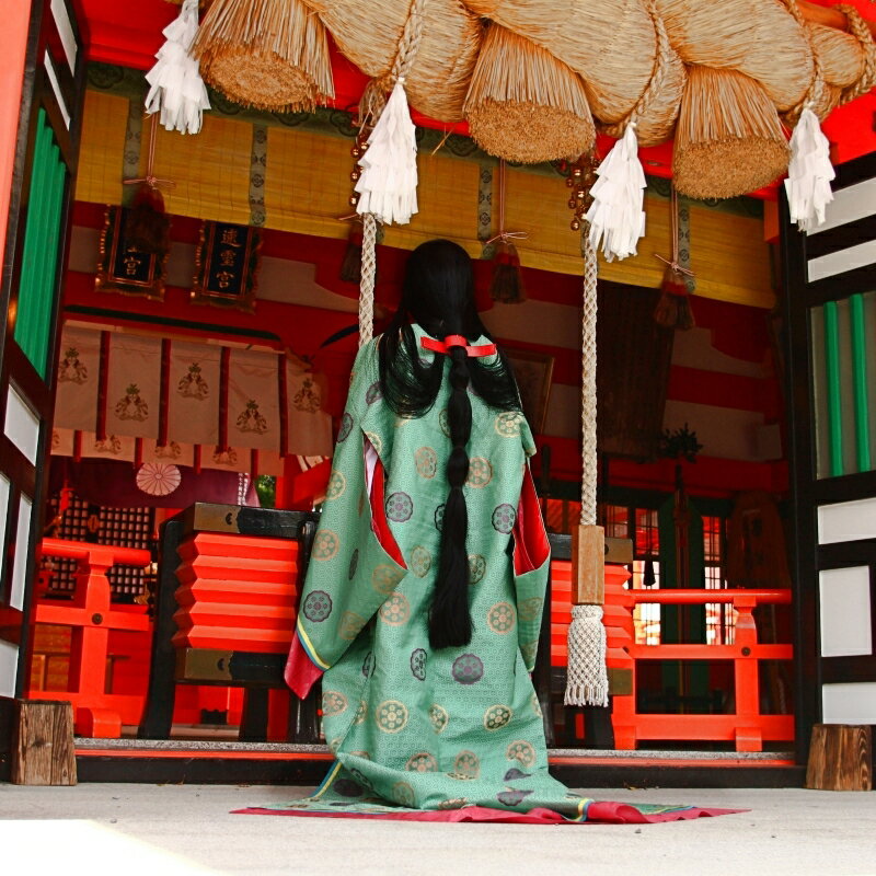 【ふるさと納税】 世界遺産 熊野速玉大社正式参拝と平安装束(略式)着付け記念写真のセットプラン（萩原きもの総合学院）/着物 神社 新宮 和歌山 着付け 女性衣装 レンタル サムネイル3