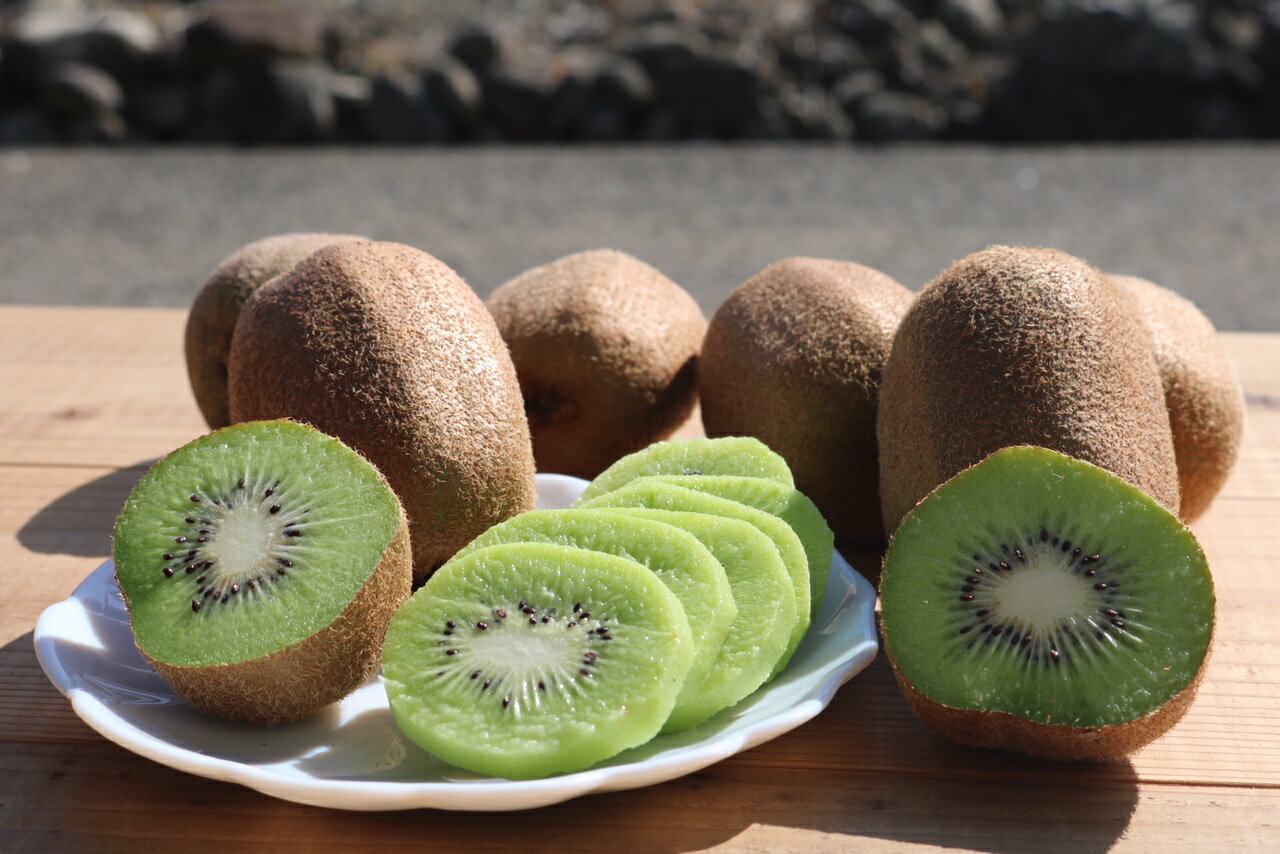 【2026年先行予約】キウイフルーツ 約 1.2kg M ～ 4Lサイズ 混合 手選別 キウイ グリーンキウイ 人気 フルーツ 果物 果肉 ジューシー 葉酸 妊婦 ビタミンC ビタミンE 栄養満点 栄養補給 鮮やか 国産 あしのや 産地直送 お取り寄せ 和歌山県 湯浅町 送料無料