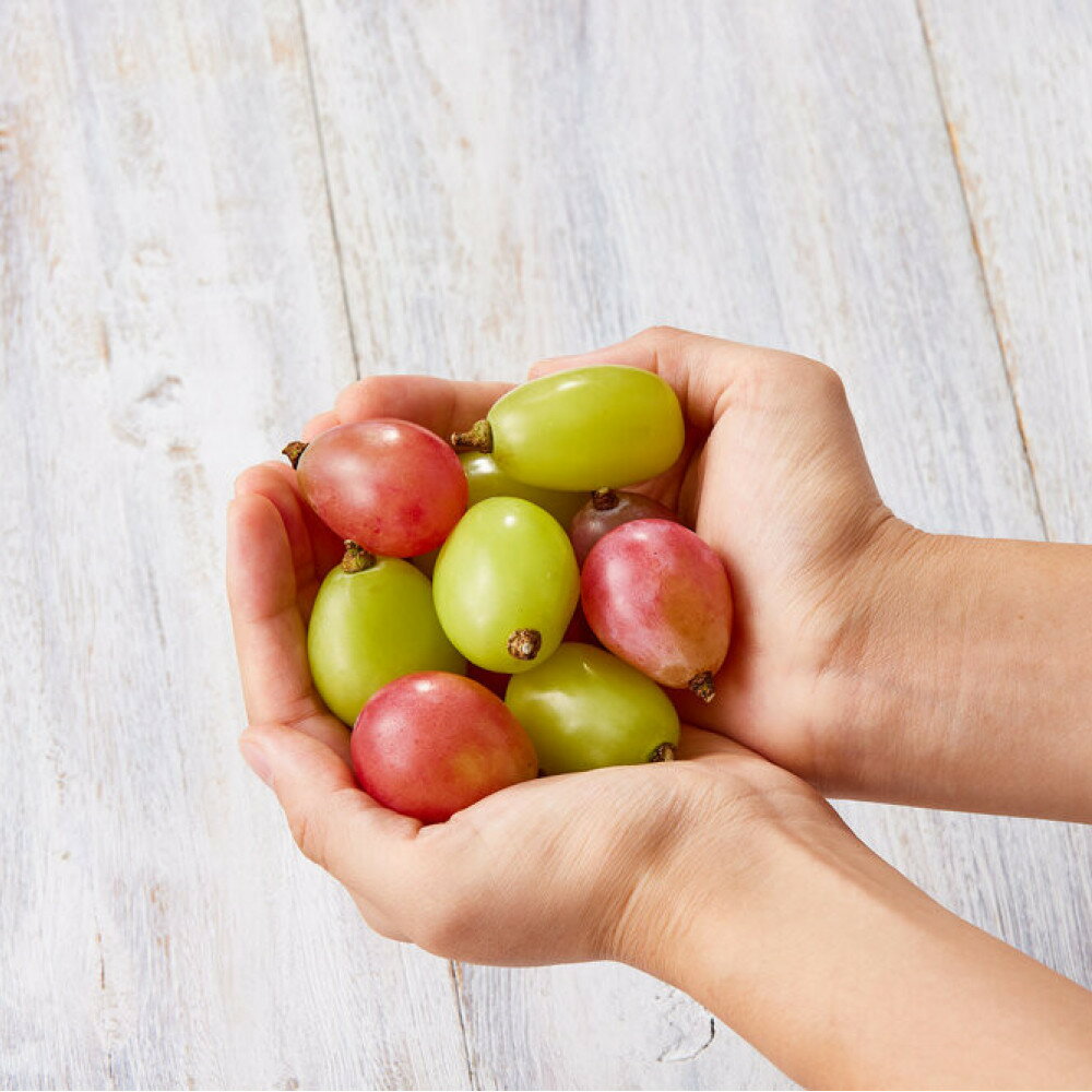 【ふるさと納税】ぶどう 2026年 岡山市産 クイーンニーナ 粒・シャインマスカット 粒（カップ）セット各100g×6 渡邊農園 | ぶどうブドウ 葡萄 シャインマスカット マスカット フルーツ おかやま 岡山県産 ギフト 贈答 手土産 お取り寄せ 取寄せ グルメ 産地直送 サムネイル3