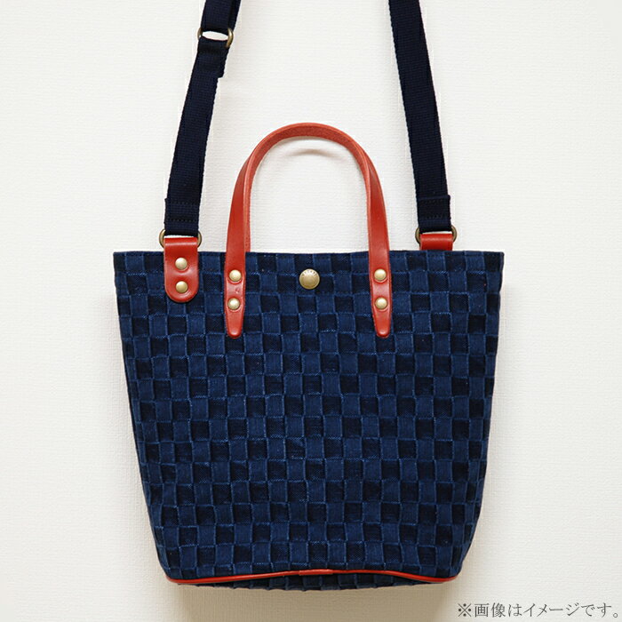 【ふるさと納税】ファッション 雑貨 日用品 バッグ 市松柄 デニム トートポシェット 鞄 かばん 小物 カバン 井原 市松デニム生地のトートポシェット 【市松ダーク革レッド】 サムネイル2