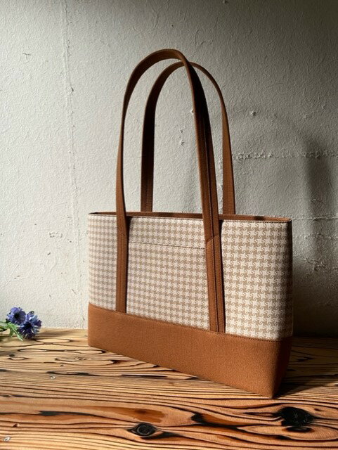 【ふるさと納税】【 マツコの知らない世界 】職人手作り AKIRA オリジナル 中型スリムトートバッグ 千鳥格子ベージュ×茶色帆布 軽量 軽い 日本製 キャンバス 通勤 通学 大容量 上質 カジュアル 岡山県 奈義町 送料無料 サムネイル2