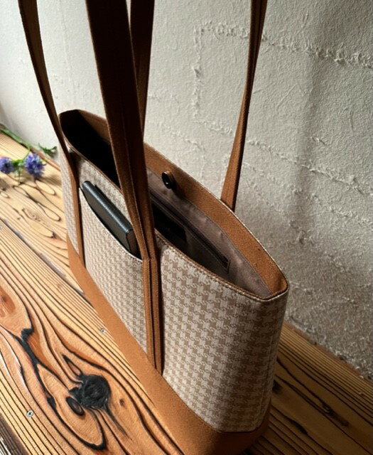 【ふるさと納税】【 マツコの知らない世界 】職人手作り AKIRA オリジナル 中型スリムトートバッグ 千鳥格子ベージュ×茶色帆布 軽量 軽い 日本製 キャンバス 通勤 通学 大容量 上質 カジュアル 岡山県 奈義町 送料無料 サムネイル3