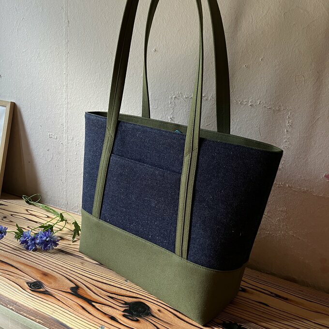 【ふるさと納税】【 マツコの知らない世界 】職人手作り AKIRA オリジナル 大きなトートバッグ レディスショルダータイプ 濃紺デニム×カーキ帆布 A4対応 大きい 大容量 軽い 日本製 キャンバス 肩掛け 通勤 上質 シンプル 岡山県 奈義町 送料無料 サムネイル2