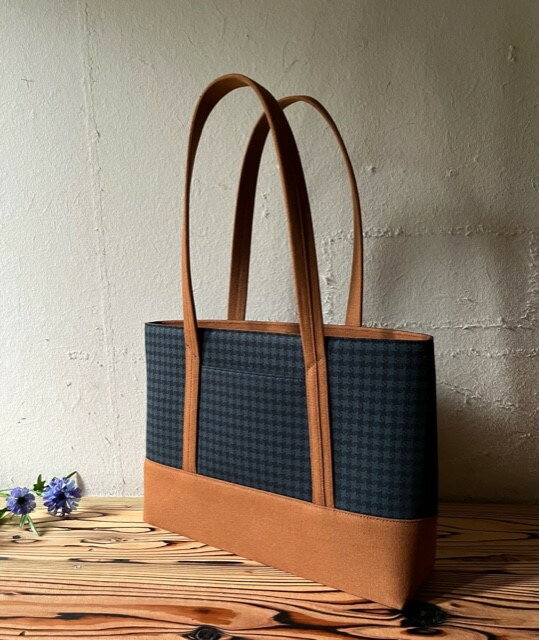 【ふるさと納税】【 マツコの知らない世界 】職人手作り AKIRA オリジナル 中型スリムトートバッグ 千鳥格子グリーン×茶色帆布 軽量 軽い 日本製 キャンバス 通勤 通学 大容量 上質 カジュアル オシャレ レディース 岡山県 奈義町 送料無料 サムネイル2