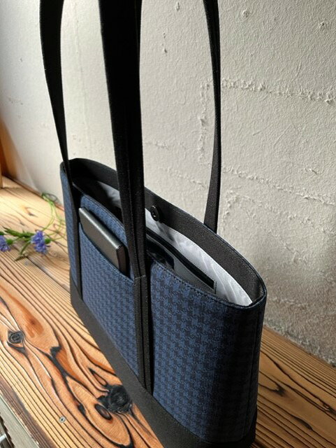 【ふるさと納税】【 マツコの知らない世界 】職人手作り AKIRA オリジナル 中型スリムトートバッグ 千鳥格子紺色×黒色帆布 軽量 軽い 日本製 キャンバス 通勤 通学 大容量 上質 カジュアル オシャレ レディース 岡山県 奈義町 送料無料 サムネイル3