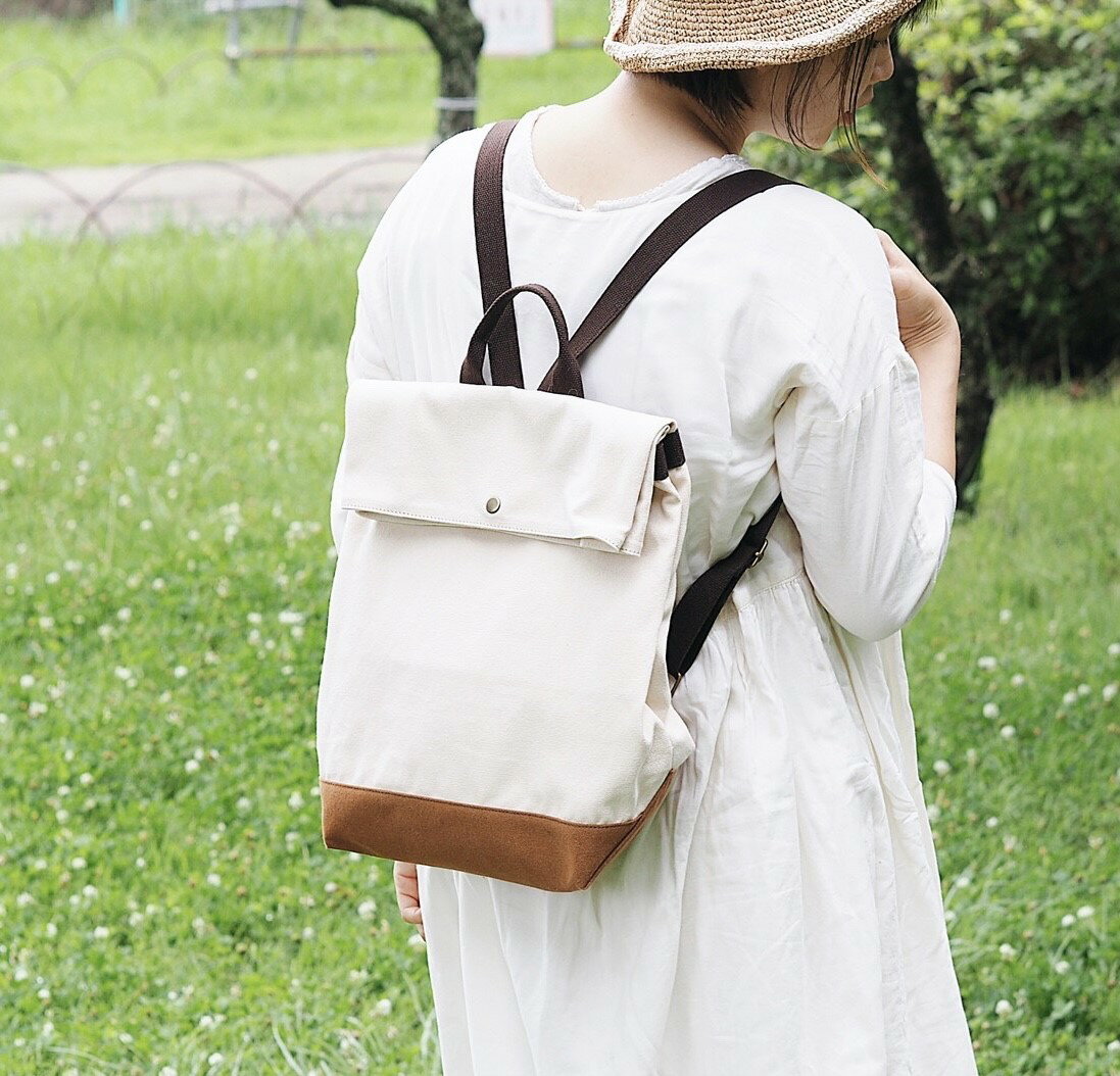 【ふるさと納税】【 マツコの知らない世界 】職人手作り AKIRA オリジナル シンプルリュック クリーム帆布×茶色帆布 軽量 日本製 キャンバス 通勤 通学 大容量 上質 カジュアル レディース メンズ リュックサック 岡山県 奈義町 送料無料 サムネイル3