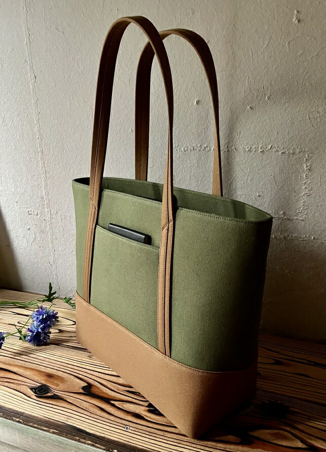 【ふるさと納税】【 マツコの知らない世界 】職人手作り AKIRA オリジナル 大きなトートバッグ レディスショルダータイプ カーキ帆布×茶色帆布 A4対応 大容量 日本製 キャンバス 肩掛け 通勤 通学 上質 レディース 岡山県 奈義町 送料無料 サムネイル3