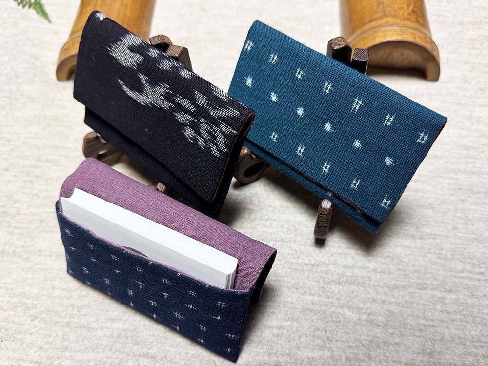 【ふるさと納税】名刺入れ ソフト 1個 約6.5cm×11cm×マチ1cm 名刺ケース カードケース 布製 メンズ レディース 作州絣 絣 綿100％ 手織り シンプル モダン おしゃれ お洒落 手づくり 手作り ハンドメイド 伝統工芸 岡山県 美咲町 送料無料 サムネイル3