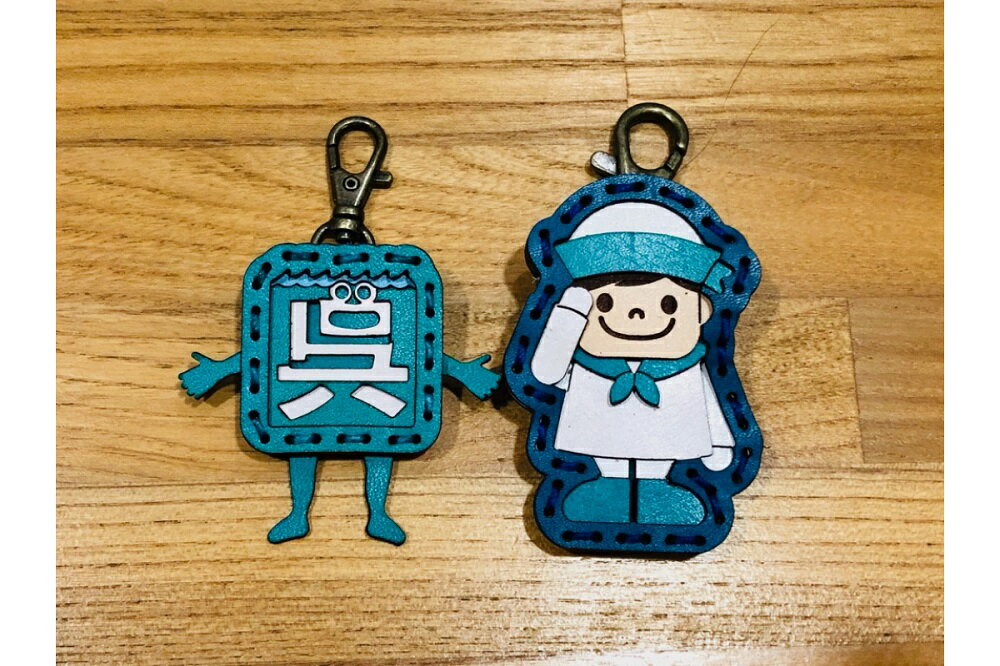 【ふるさと納税】 呉氏 ＆ 水兵さん レザー キーホルダー セット透明ケース入り 革 一点もの ゆるキャラ 広島県 呉市 サムネイル2
