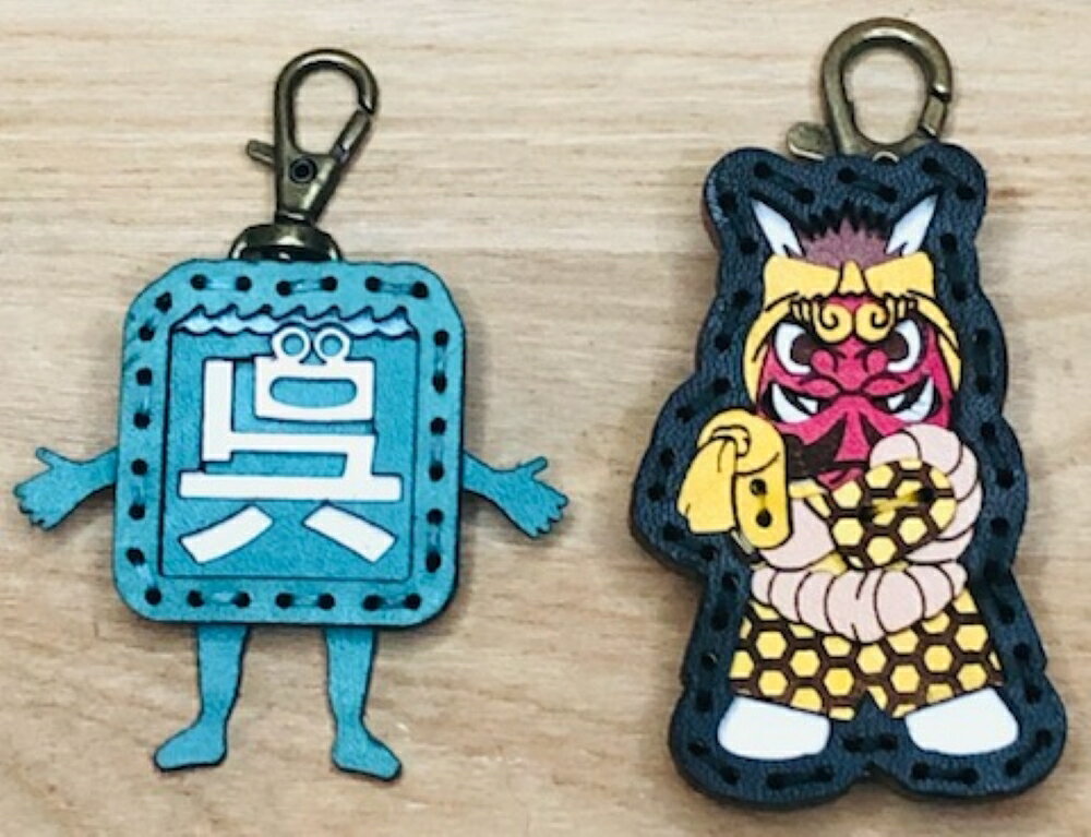【ふるさと納税】呉氏 ＆ ヤブver2 レザーキーホルダー セット一点もの 革 キーリング レディース メンズ 鍵 バッグチャーム ストラップ 革小物 かわいい ゆるキャラ ご当地キャラ 鬼 キャラクター ギフト プレゼント 送料無料 広島県 呉市 サムネイル2