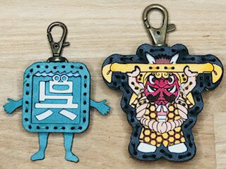 【ふるさと納税】呉氏＆ヤブver3 レザーキーホルダーセット手作り 一点もの 革製品 レザー キーリング レディース メンズ 鍵 バッグチャーム ストラップ ご当地キャラ ゆるキャラ 革小物 ヤブ ギフト プレゼント 送料無料 広島県 呉市 サムネイル2