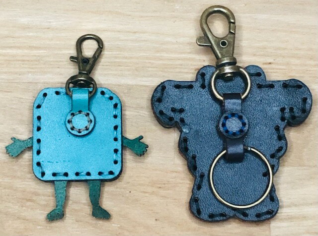 【ふるさと納税】呉氏＆ヤブver3 レザーキーホルダーセット手作り 一点もの 革製品 レザー キーリング レディース メンズ 鍵 バッグチャーム ストラップ ご当地キャラ ゆるキャラ 革小物 ヤブ ギフト プレゼント 送料無料 広島県 呉市 サムネイル3