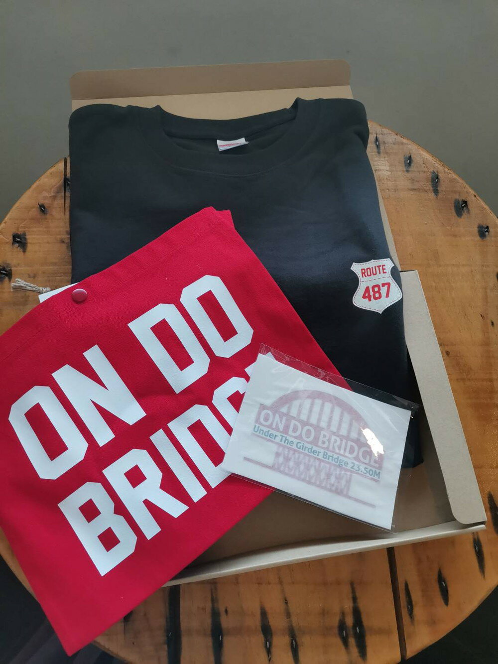 【ふるさと納税】ON DO BRIDGE オリジナル Tシャツ SET【Bセット】大人サイズ セット 半袖 綿100％ サコッシュ キャンパス地 ステッカー 大人用 メンズ レディース 男女兼用 お取り寄せ 送料無料 広島県 呉市 サムネイル2