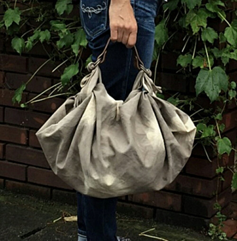 【ふるさと納税】ウオーク社 Fキャリー ふろしきハンド 尾道帆布草木染めセット（蜘蛛絞り染め）染物 染め物 風呂敷 ふろしきバッグ バッグ ハンドル 持ち手 取っ手 おしゃれ 化粧箱入り 贈り物 ギフト プレゼント 送料無料 広島県 呉市 サムネイル2